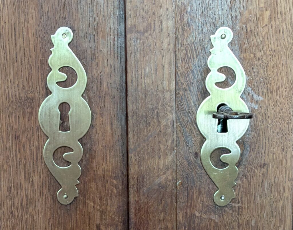 Kabinettschrank, Eiche massiv, um 1800