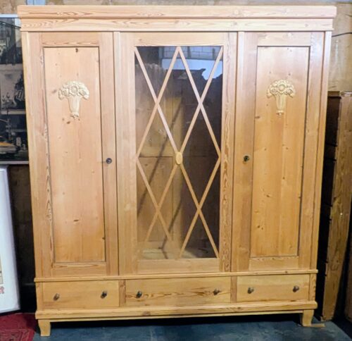 Weichholzschrank, Jugendstil, verglast