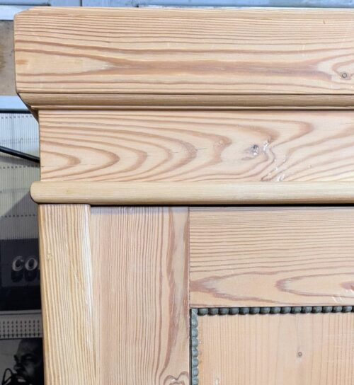 Weichholzschrank, Jugendstil, verglast