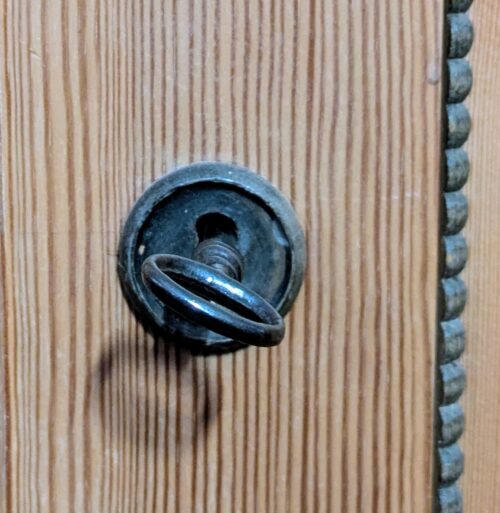Weichholzschrank, Jugendstil, verglast