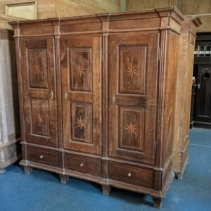 Eichenschrank, vollmassiv, um 1800